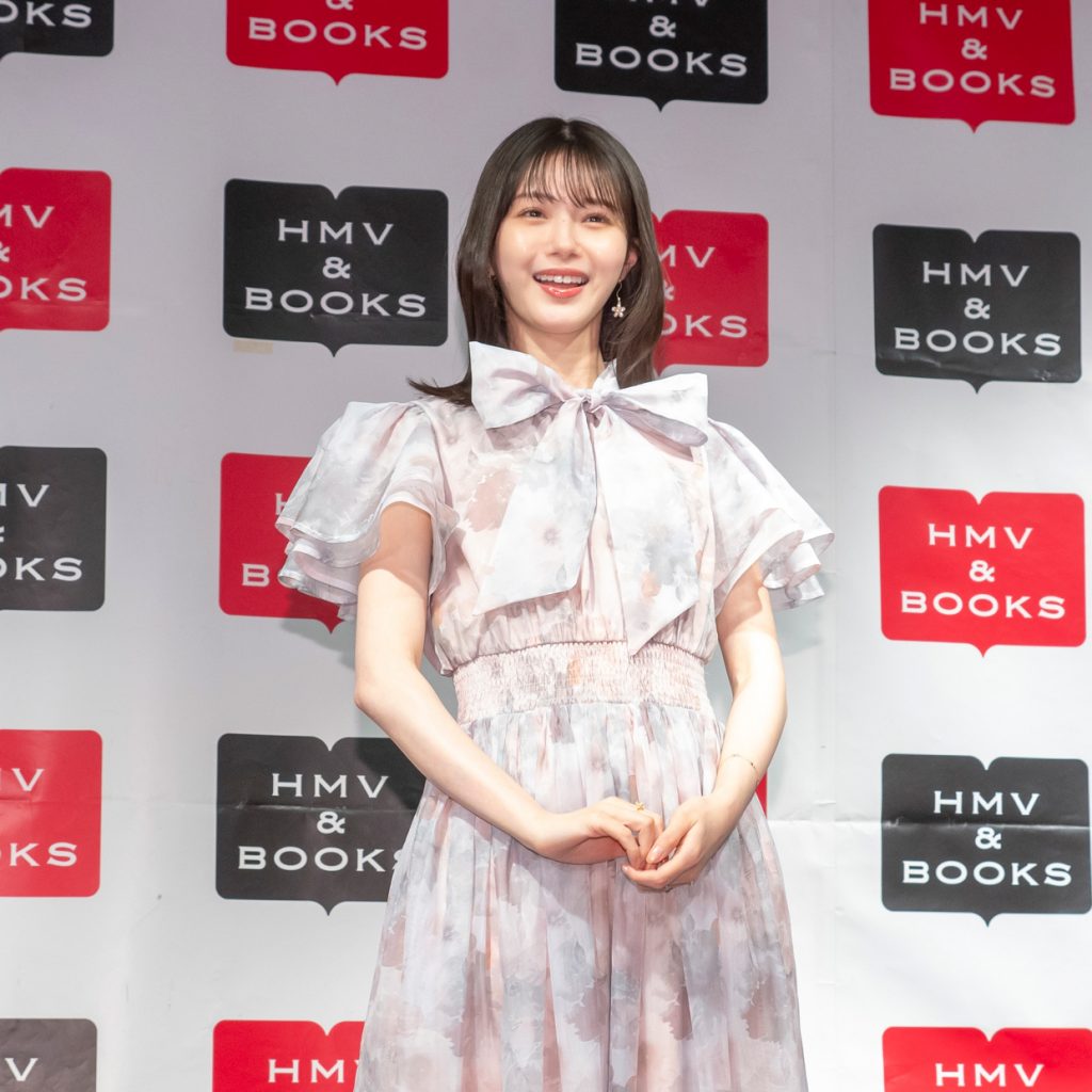 市川美織が2nd写真集「果汁29%」(玄光社)発売記念取材会に出席