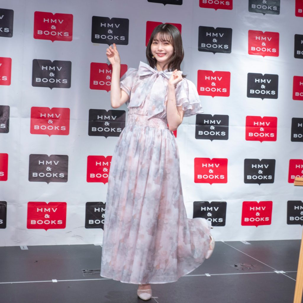 市川美織が2nd写真集「果汁29%」(玄光社)発売記念取材会に出席