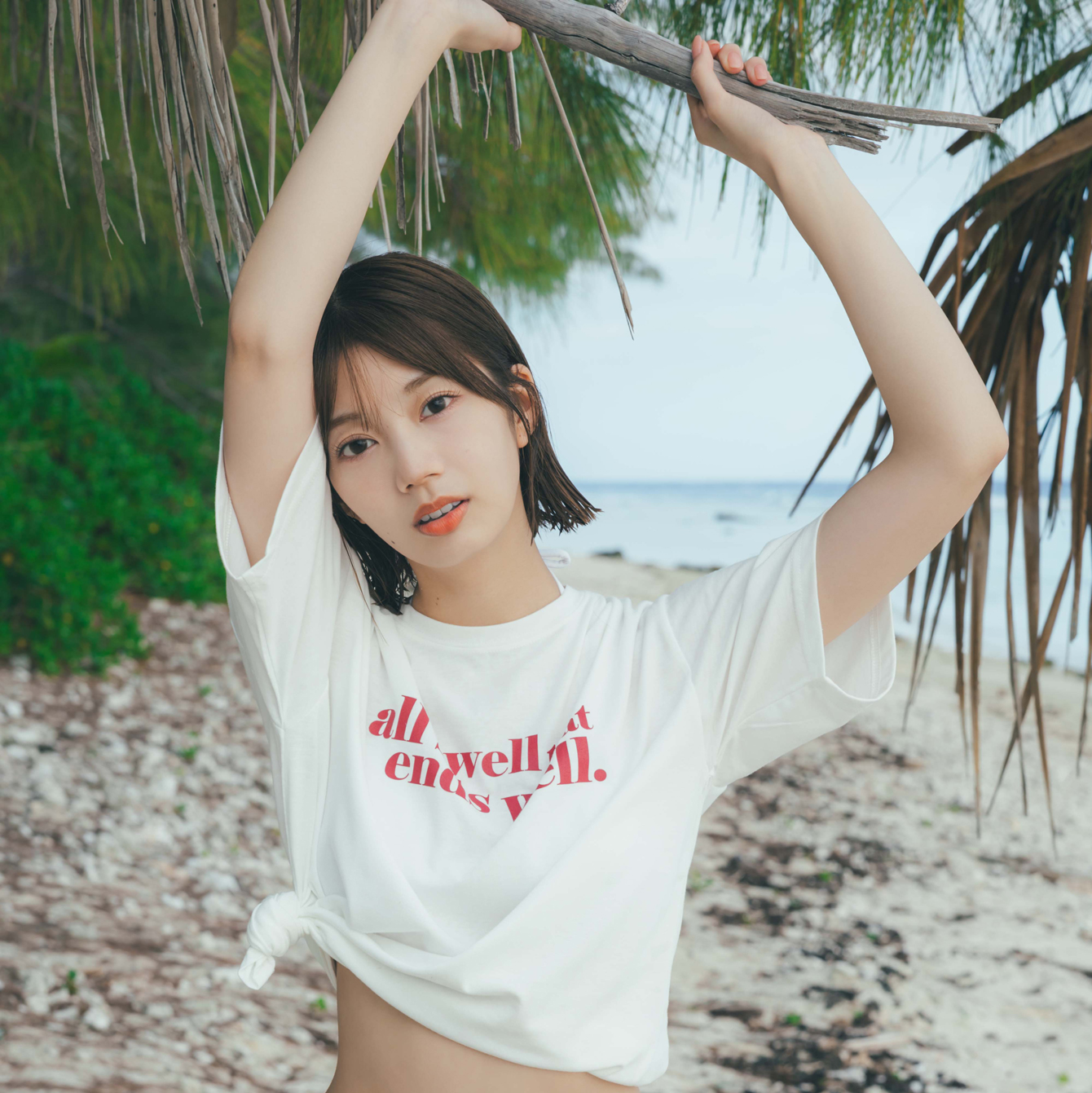 日向坂46高本彩花、純白ビキニ姿で美スタイル披露！直視できない美しい