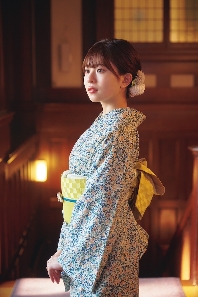 日向坂46・松田好花1st写真集「振り向いて」@Loppi・HMV限定版裏表紙/撮影:岡本武志/講談社