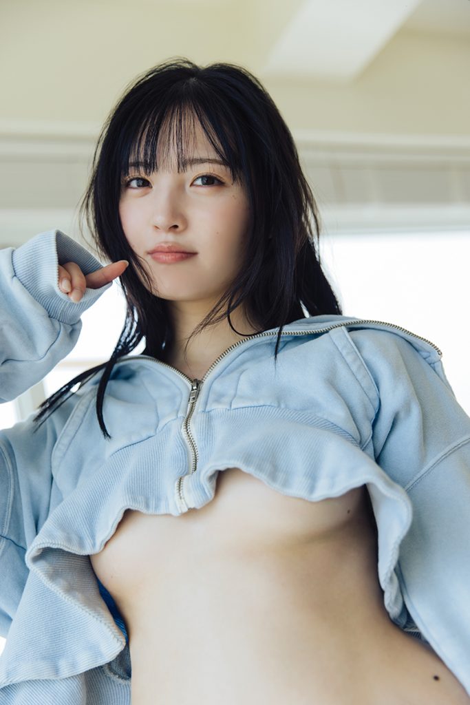 由良ゆら1st写真集『ゆらドキッ!』より