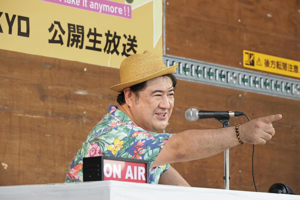 横須賀ヒロミ役の小手伸也