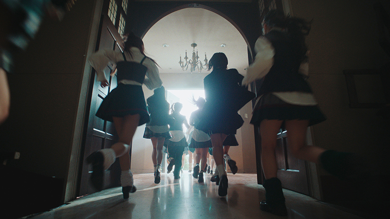 AKB48 64thシングル『恋 詰んじゃった』MVより