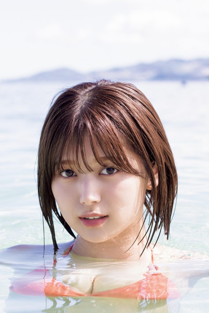 北野瑠華1st写真集『触れて、みる?』より