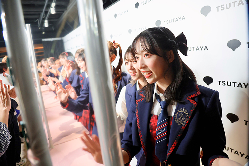 64thシングル『恋 詰んじゃった』をリリースするAKB48