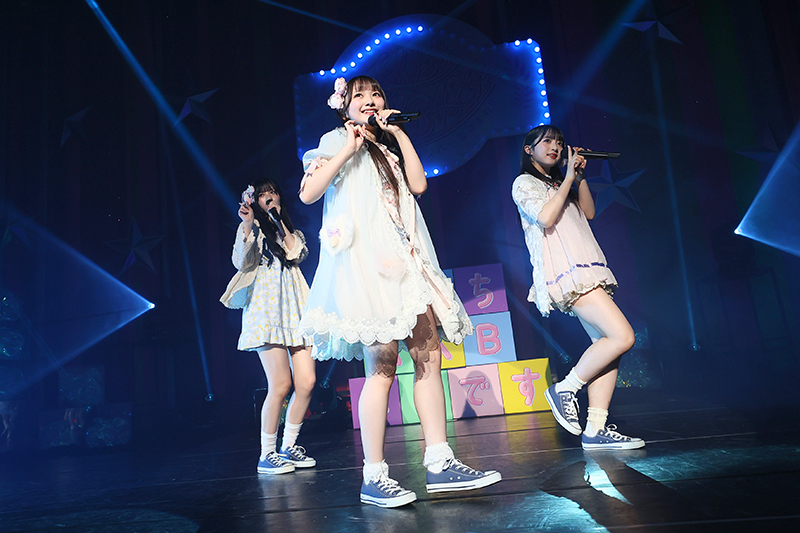 「AKB48 17期生昇格記念LIVE!新メンバーあいさつまわり ~私たち、AKB48です~」より
