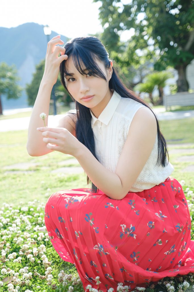 神山みれい1st写真集『時間紀行』より