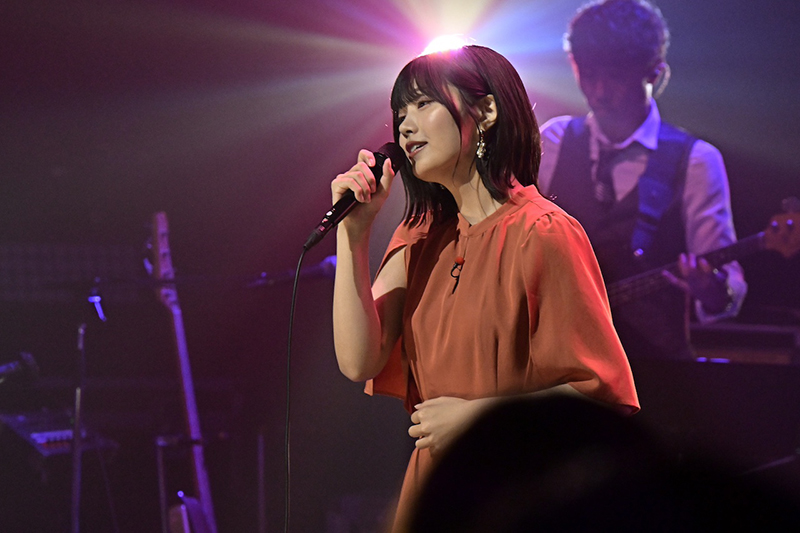 『Spicy Sessions with 夏川りみ』より中西アルノ「真夜中のドア~stay with me」