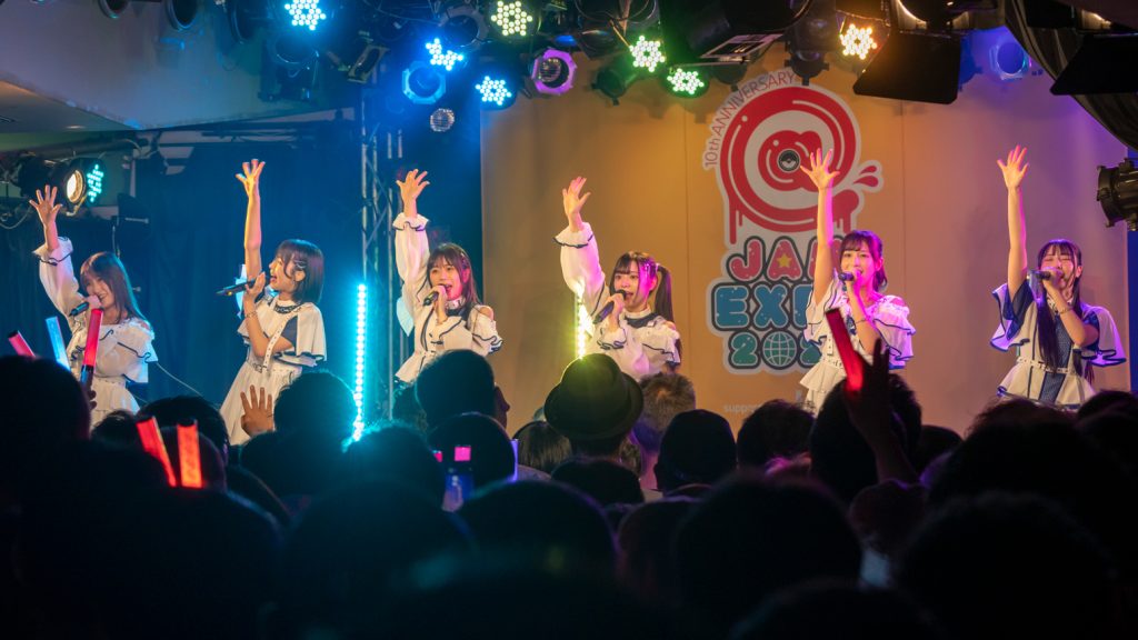 『@JAM EXPO 2024』パイナップルステージに登場したmy fav。左から田中美帆、古松華、西村瑠香、園田一花、川又あん奈、黒瀬梨花