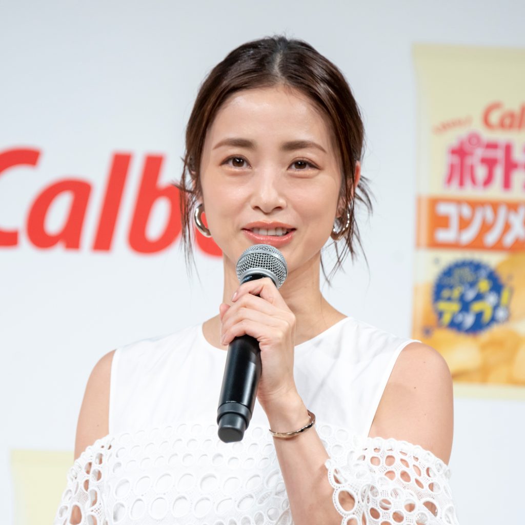 上戸彩がカルビー「ポテトチップス コンソメパンチ」リニューアル新CM発表会に出席