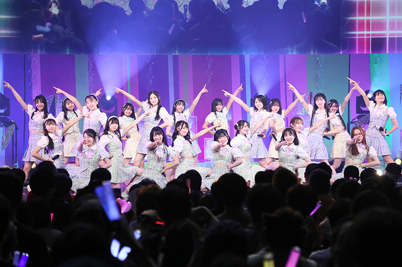 『AKB48 17期生昇格記念LIVE!新メンバー挨拶まわり~私たち、AKB48 です~』より