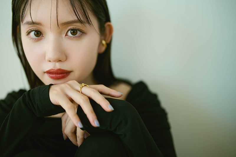 テレビ東京・田中瞳アナウンサー初のフォト&エッセイ『瞳のまにまに』