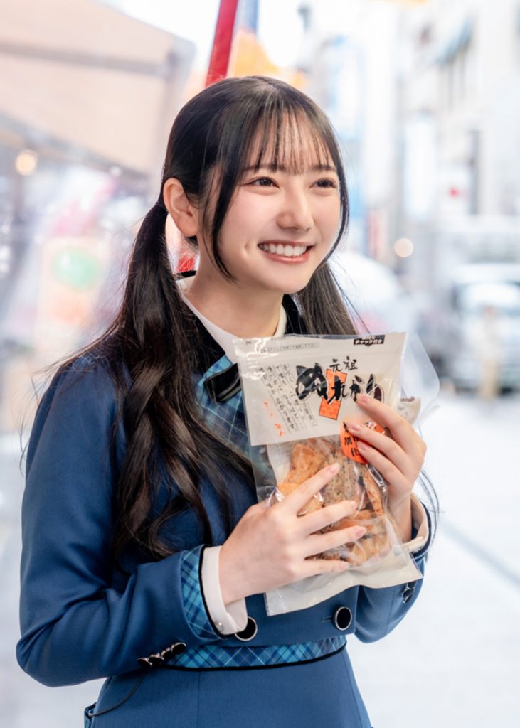塩大福やぬれ煎餅など、食リポ(?)にも挑戦した竹内希来里