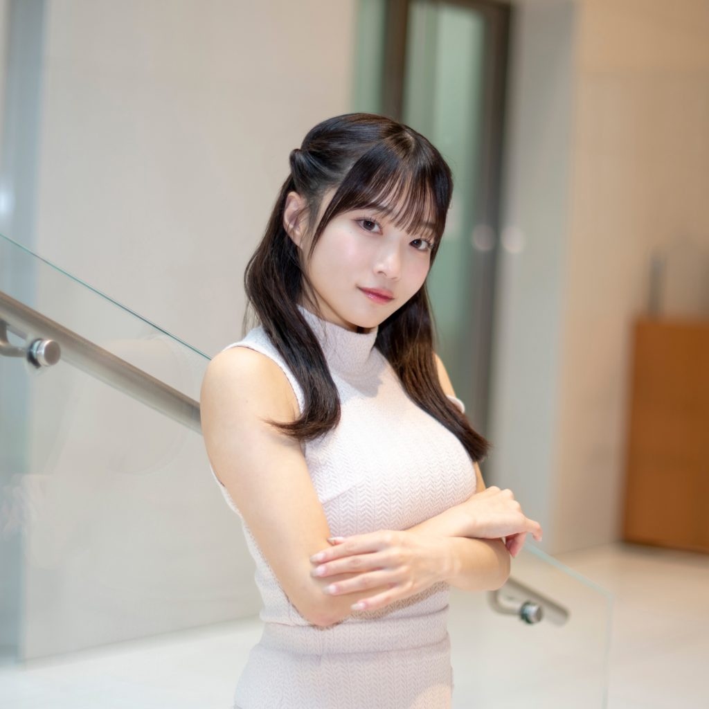 1st写真集『tinto(ティント)』(光文社)を発売する「#ババババンビ」岸みゆ