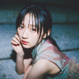 乃木坂46川﨑桜、ノースリーブ姿で『週プレ』グラビアに登場