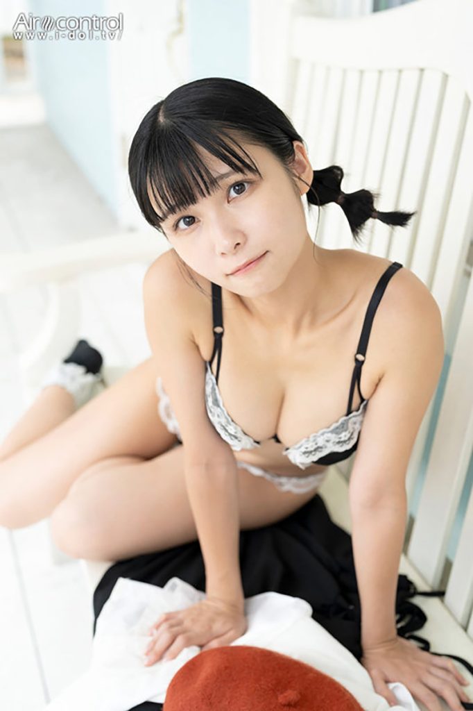 グラビアアイドル三田のえイメージDVD「1st Impact むぼうびフォトガール」より
