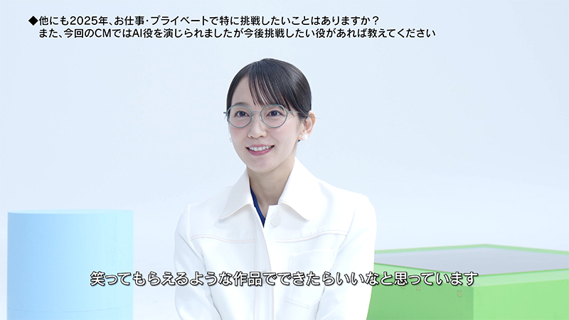 インタビューに応じる吉岡里帆