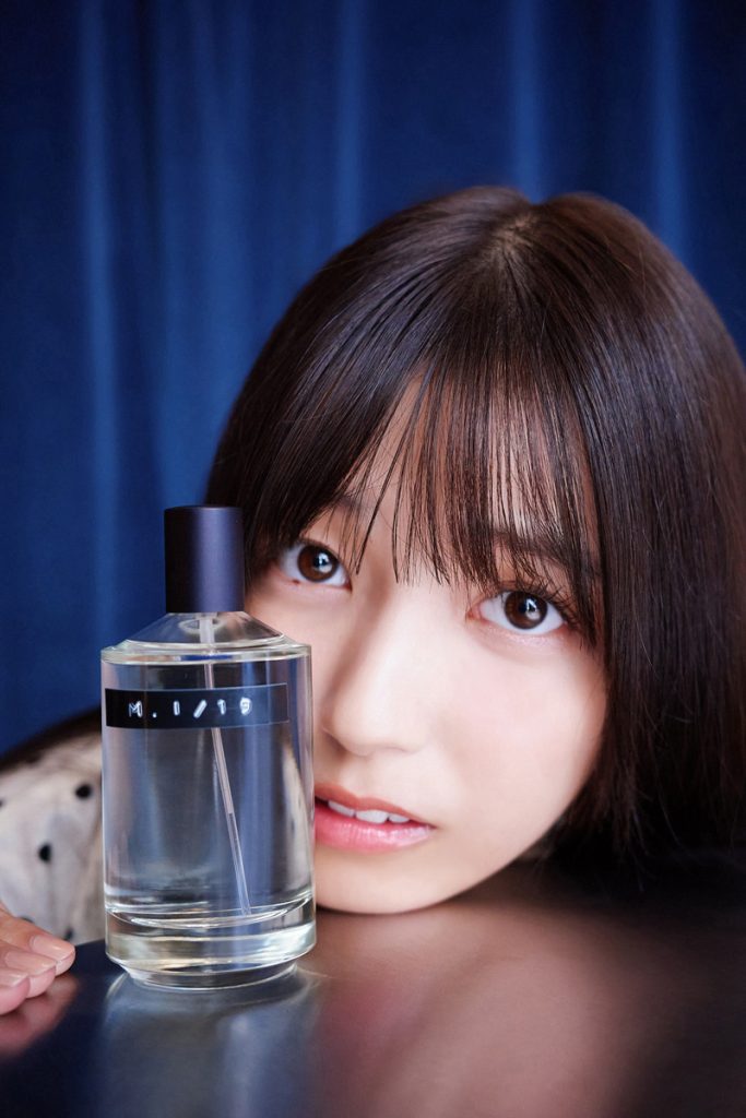 坂道写真集史上初!五百城茉央自ら調合した香水の「香り付きカード」が特典に