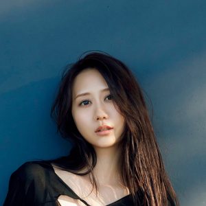 古畑奈和、28歳の今を収めたグラビアショット