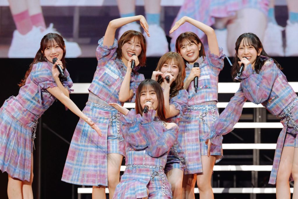 「東村芽依 卒業セレモニー」より