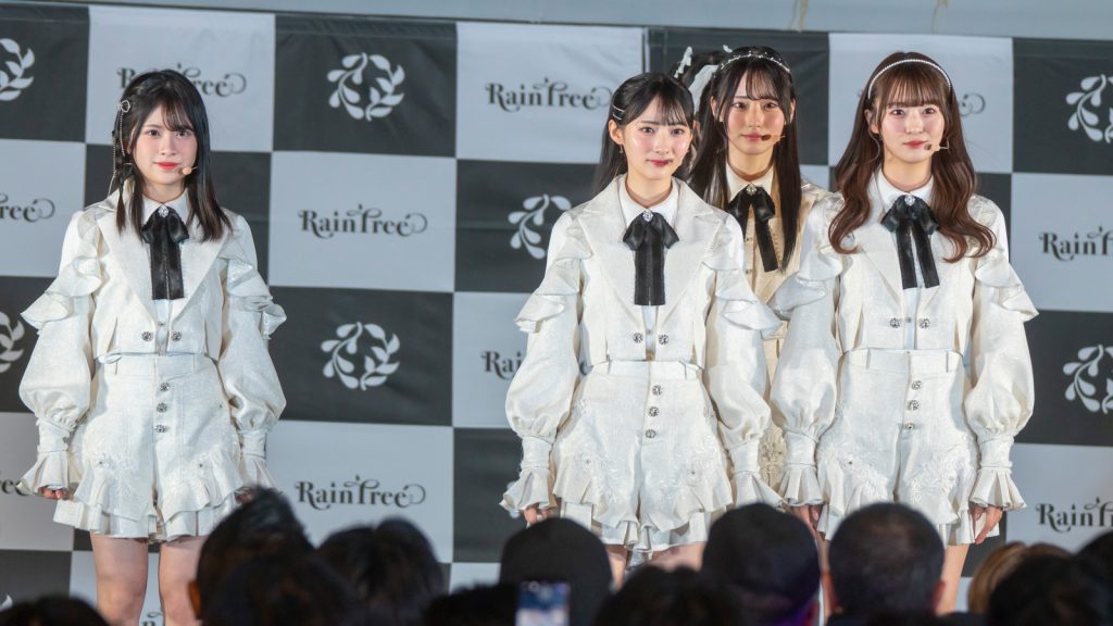 「1st デジタルデビューシングル『I L U』リリースイベント」より加藤柊、佐藤莉華、綾瀬ことり、新野楓果