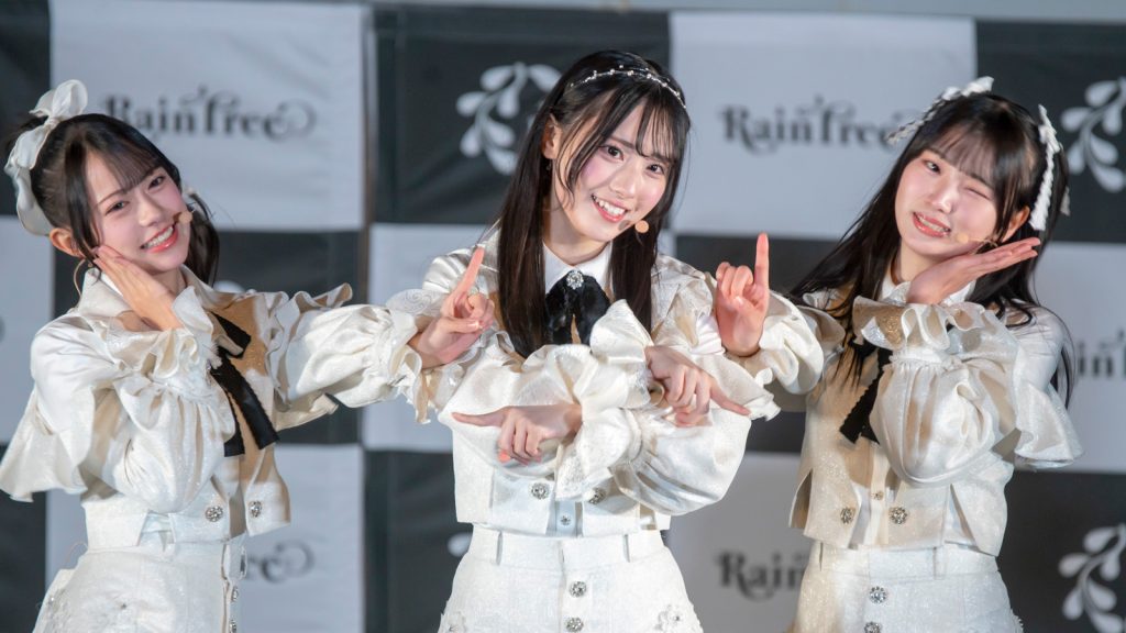 「1st デジタルデビューシングル『I L U』リリースイベント」より鈴野みお、綾瀬ことり、遠藤莉乃
