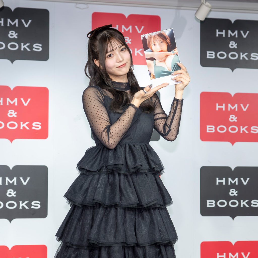 黒嵜菜々子が「卓上 黒嵜菜々子2025カレンダー」発売記念取材会に出席