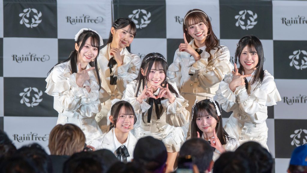 1st デジタルデビューシングル『I L U』を披露するRain Tree