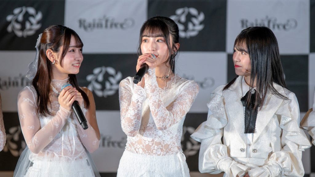 「1st デジタルデビューシングル『I L U』リリースイベント」より片瀬真花、朝宮日向、加藤柊
