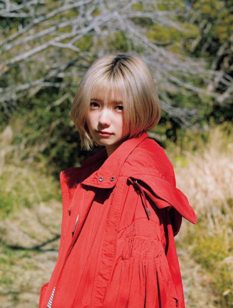 『週刊少年マガジン17号』に登場している櫻坂46・藤吉夏鈴