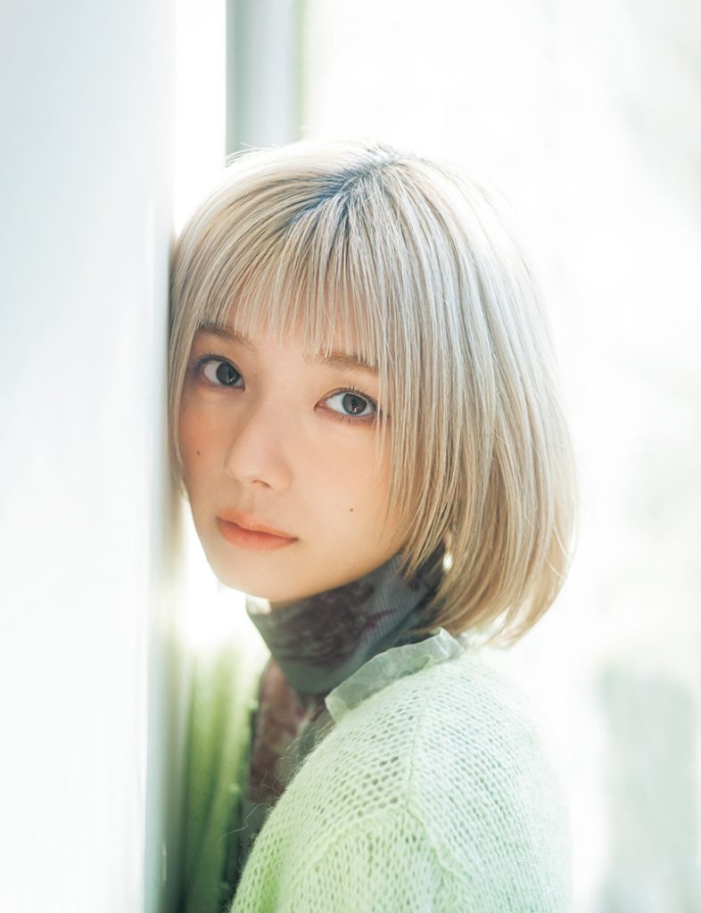 『週刊少年マガジン17号』に登場している櫻坂46・藤吉夏鈴