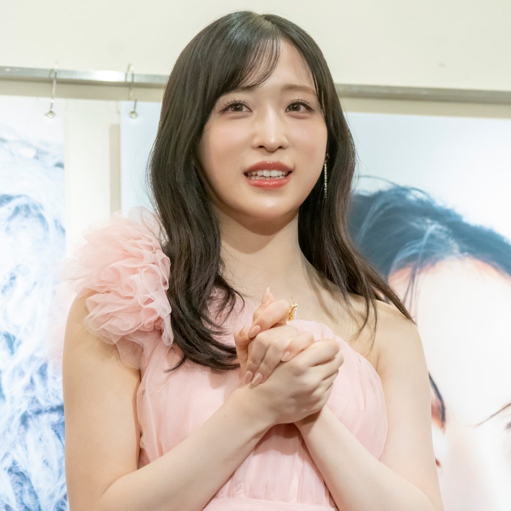 「小栗有以 2025.04-2026.03カレンダー」発売記念取材会より