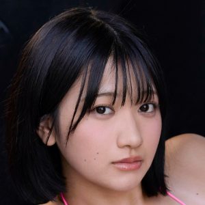 コンカフェ嬢＆二刀流の新人グラドル絢月みけ、1st DVDでいきなり大胆グラビアにチャレンジ