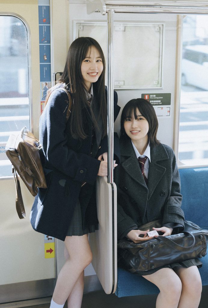 「B.L.T.graduation2025中学・高校卒業」ローソンエンタテインメント購入特典ポストカード【的野美青&向井純葉(櫻坂46)】