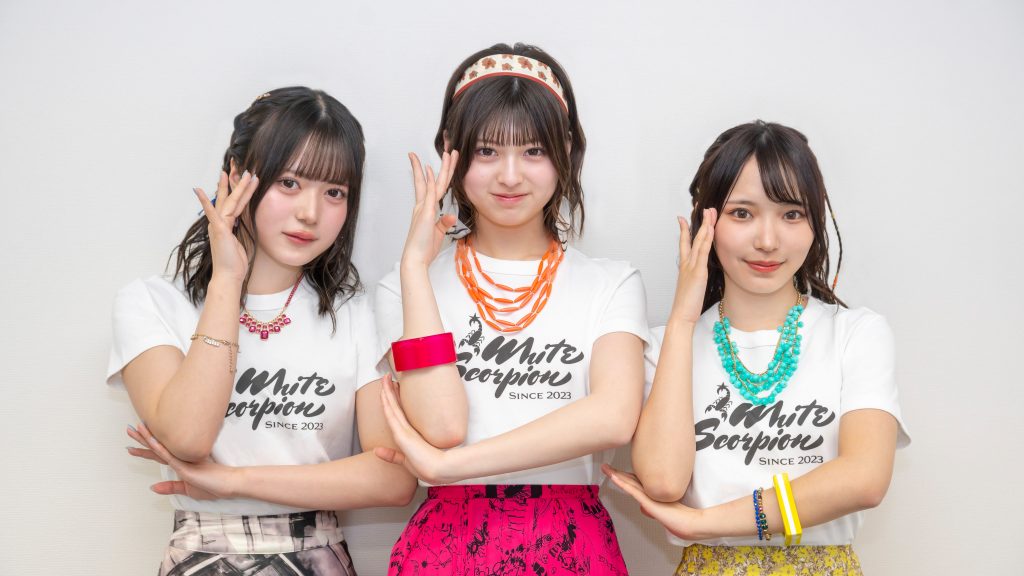 WHITE SCORPION・ACE、HANNA、ACO(写真左から)