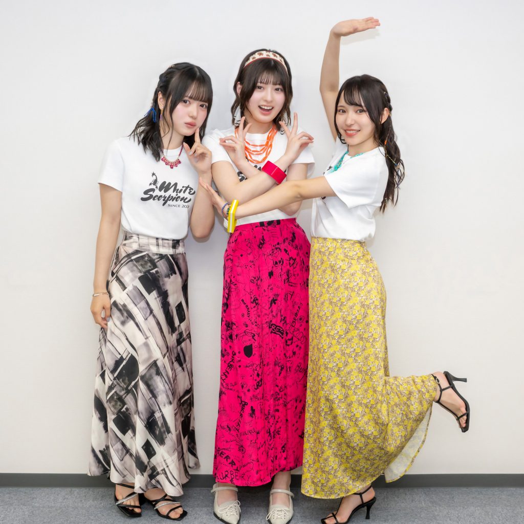 WHITE SCORPION・ACE、HANNA、ACO(写真左から)