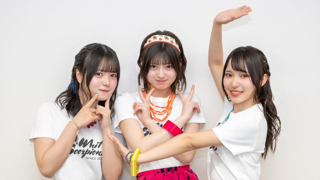 WHITE SCORPION・ACE、HANNA、ACO(写真左から)