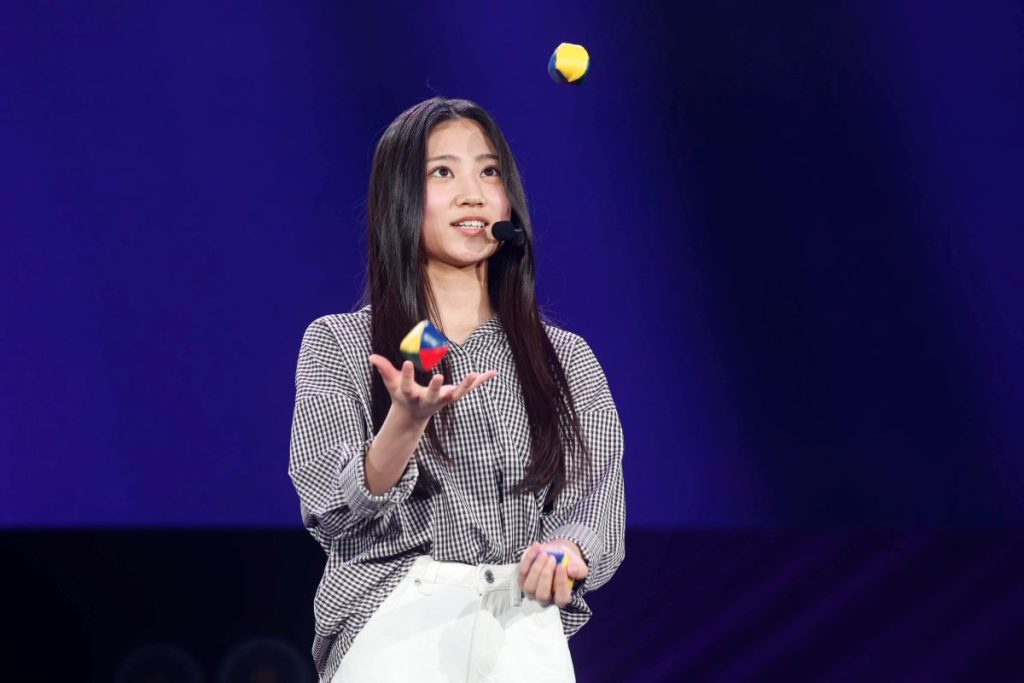 川端晃菜(乃木坂46 初披露の会 「はじめまして、6期生です」より)