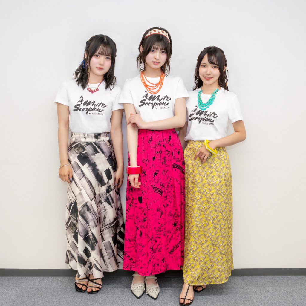 WHITE SCORPION・ACE、HANNA、ACO(写真左から)