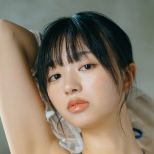 「春高バレー出場美女」蒔埜ひな、色白ボディーに映える色鮮やかなブルーのビキニ姿