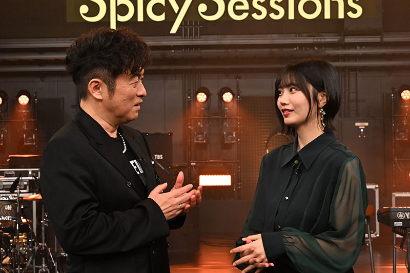 『Spicy Sessions』MCを務める黒沢 薫(ゴスペラーズ)と中西アルノ(乃木坂46)