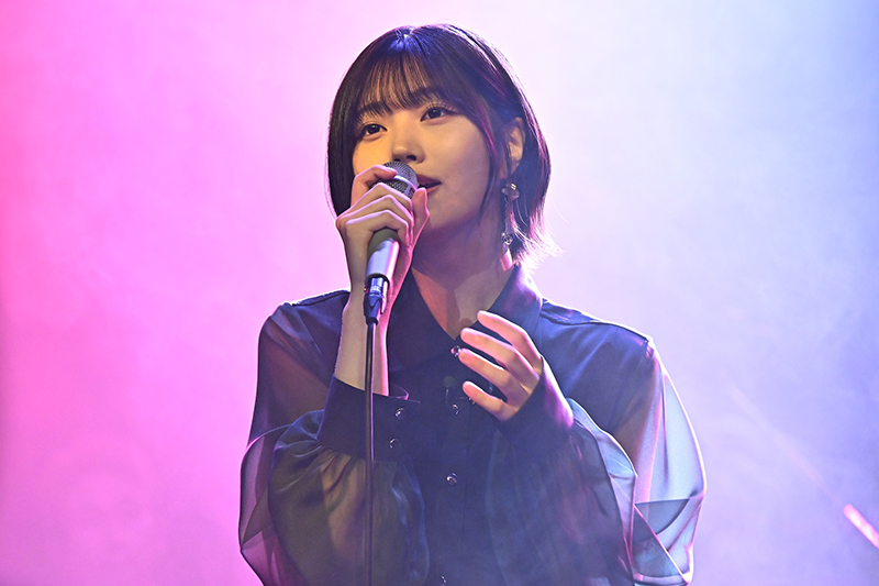 松田聖子の「赤いスイートピー」を歌い上げる乃木坂46・中西アルノ