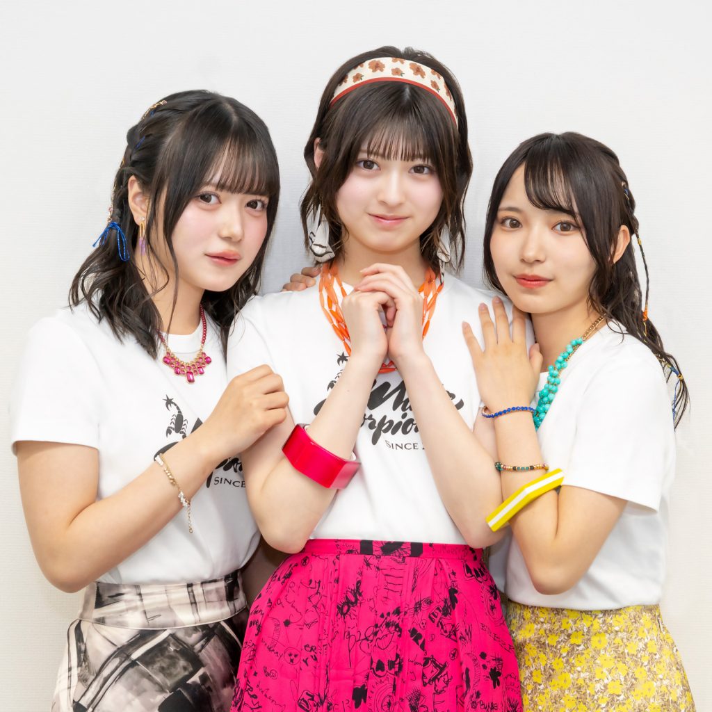 WHITE SCORPION・ACE、HANNA、ACO(写真左から)