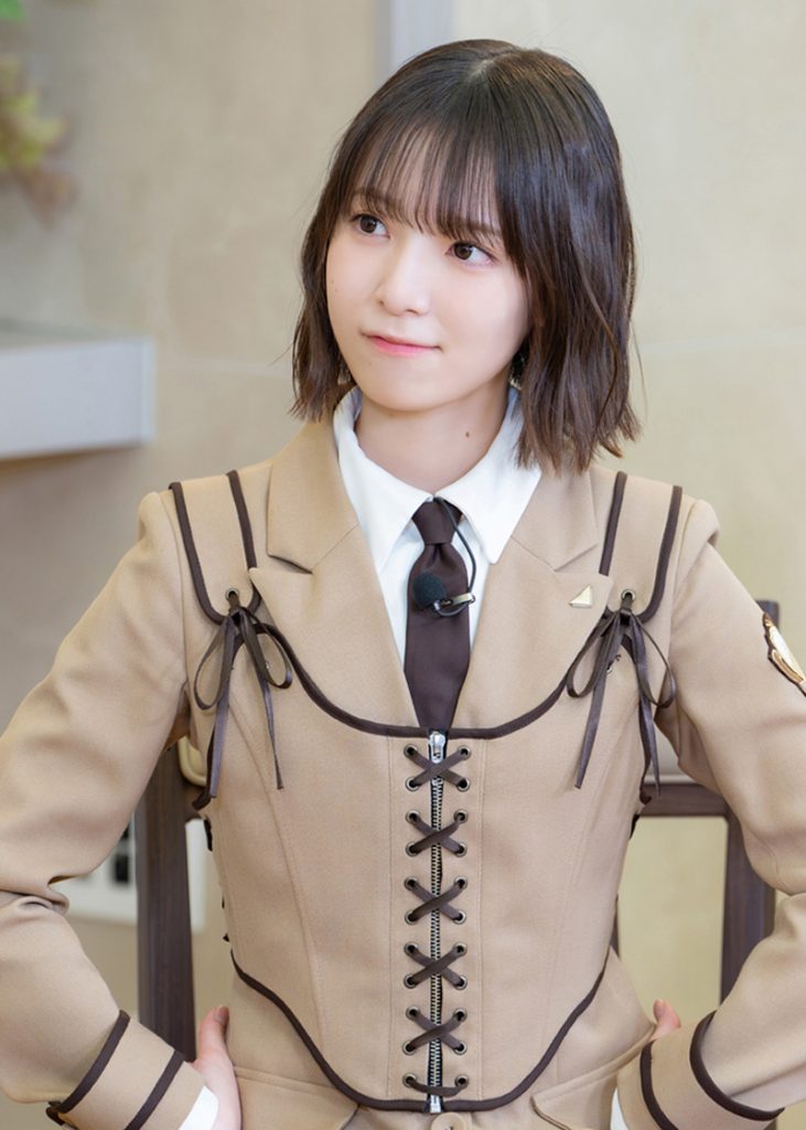講師の小籔千豊からさまざまなアドバイスを受ける渡辺莉奈