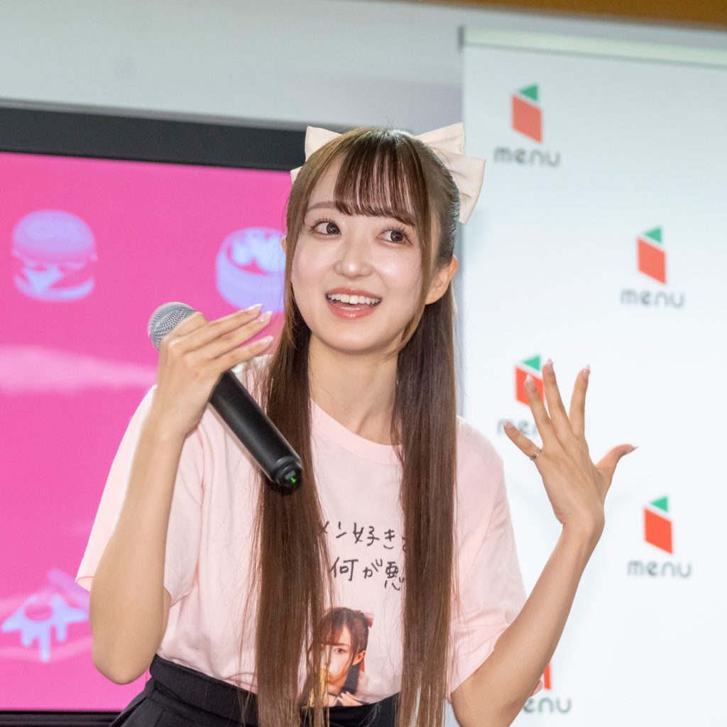 「デリ麺プロジェクト」メディア発表会に出席したラフ×ラフ日比野芽奈
