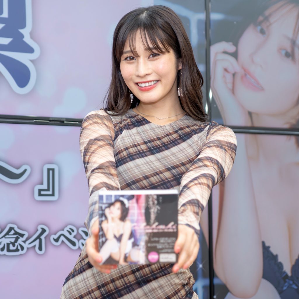 トレーディングカード発売記念取材会に出席した高橋凛
