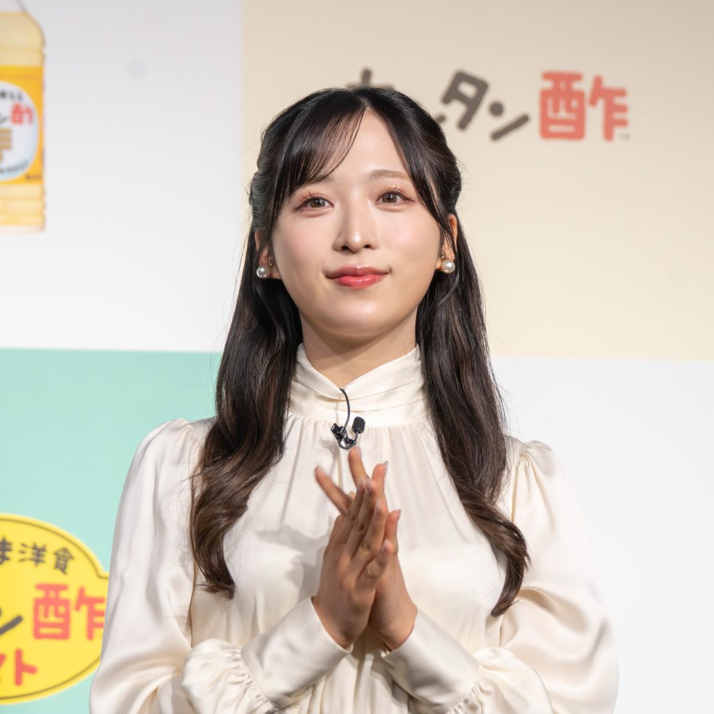 「カンタン酢・カンタン酢トマト 新CM発表会」に出席したAKB48・小栗有以