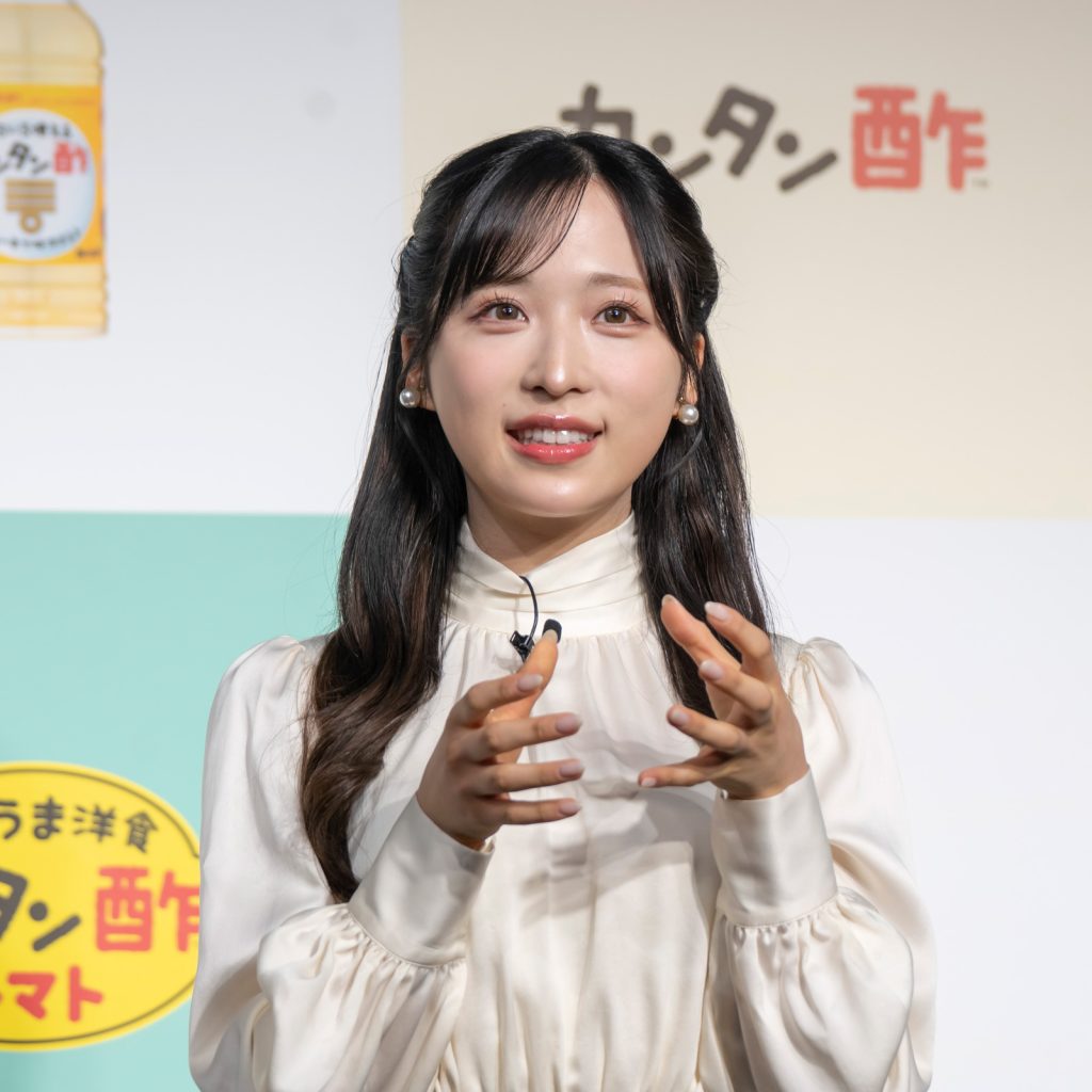 「カンタン酢・カンタン酢トマト 新CM発表会」に出席したAKB48・小栗有以