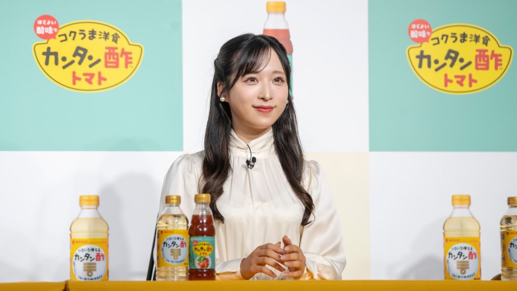 「カンタン酢・カンタン酢トマト 新CM発表会」に出席したAKB48・小栗有以