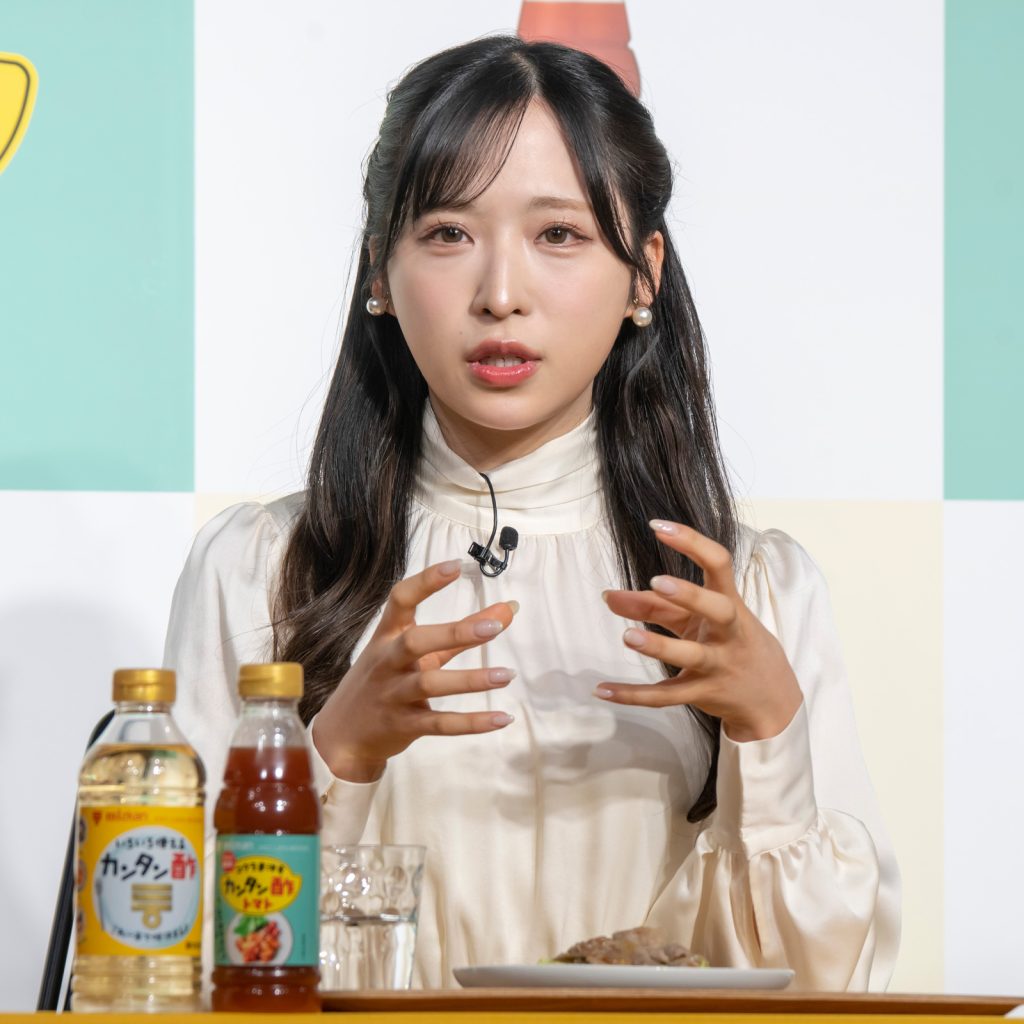 「カンタン酢・カンタン酢トマト 新CM発表会」に出席したAKB48・小栗有以